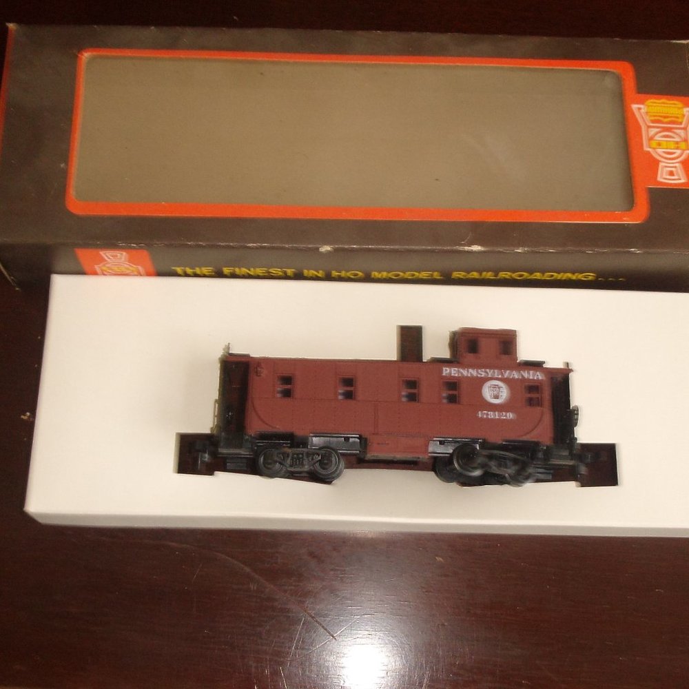 Parkway HO train car Pennsylvania 178120 caboose MIB railroad display